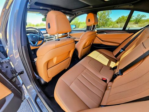 Used 2022 BMW 530i w/ Convenience Package image 28