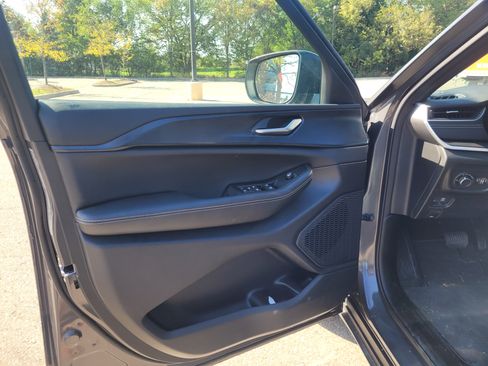 Used 2025 Jeep Grand Cherokee Laredo w/ Trailer Tow Package image 20