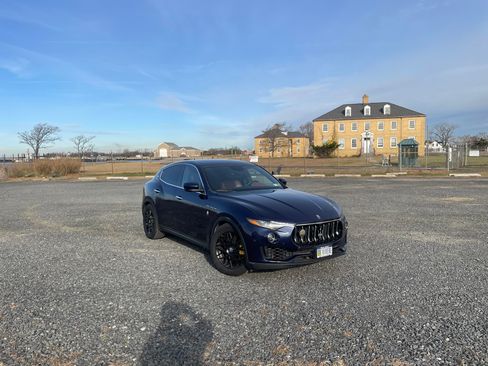 Used 2017 Maserati Levante image 5