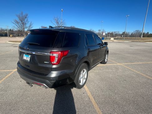 Used 2016 Ford Explorer XLT image 12