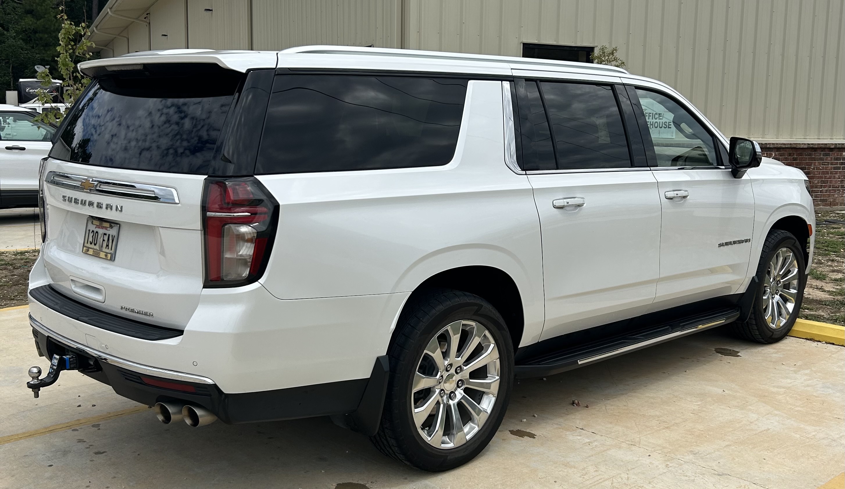 Used 2022 Chevrolet Suburban Premier w/ Premium Package 2 AWD/4WD image 6