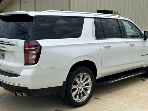 Used 2022 Chevrolet Suburban Premier w/ Premium Package 2 AWD/4WD image 6