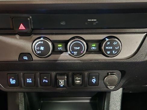 Used 2019 Toyota Tacoma TRD Off-Road image 19