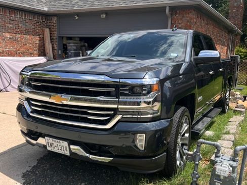 Used 2018 Chevrolet Silverado 1500 High Country AWD/4WD image 2