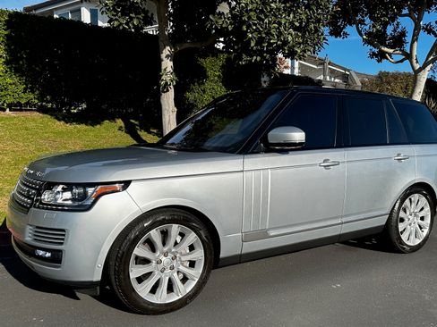 Used 2017 Land Rover Range Rover Supercharged image 4