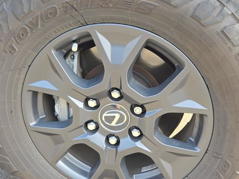 Used 2024 Lexus GX 550 image 18