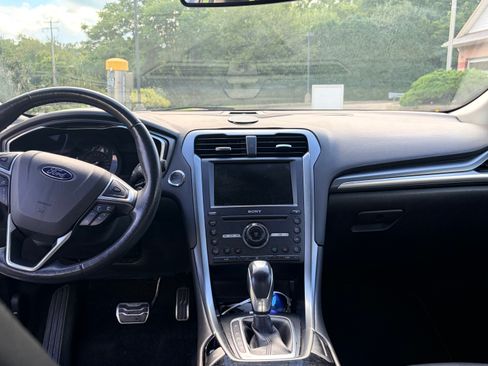 Used 2016 Ford Fusion Titanium FWD image 9