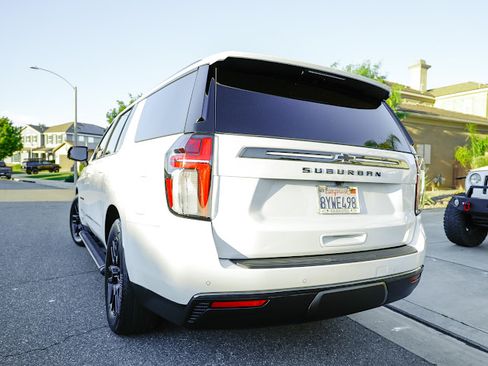 Used 2022 Chevrolet Suburban Z71 w/ Z71 Off-Road Package image 9