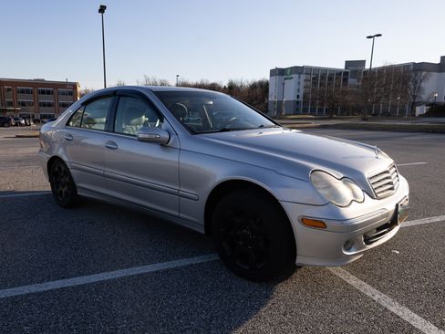 Used 2005 Mercedes-Benz C 320 4MATIC Sedan image 11