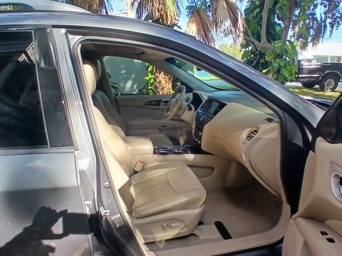 Used 2015 Nissan Pathfinder Platinum w/ Cargo Package image 10
