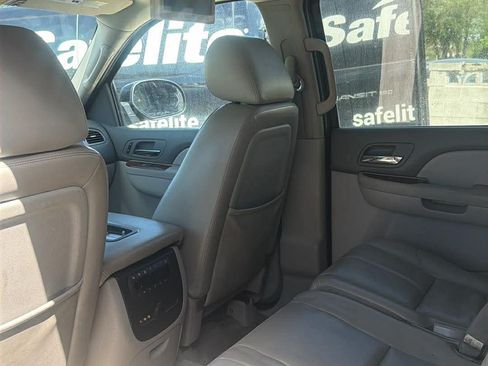 Used 2011 GMC Yukon XL SLT w/ SLT-2 Equipment Package AWD/4WD image 6