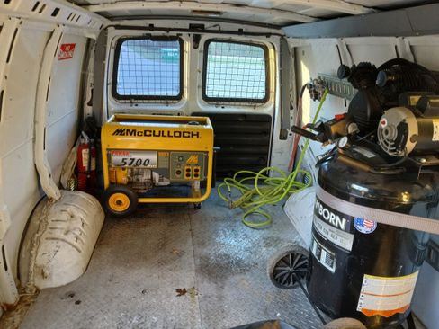 Used 2009 Chevrolet Express 3500 Extended image 15