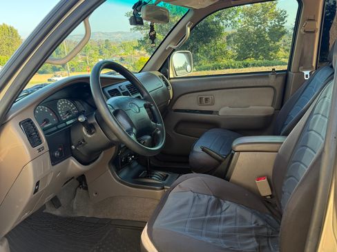 Used 2002 Toyota 4Runner SR5 RWD image 5