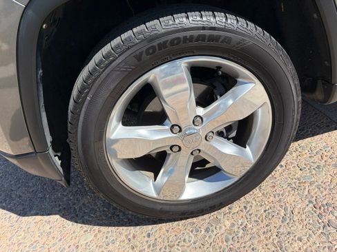 Used 2011 Jeep Grand Cherokee Overland Summit image 22