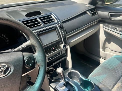 Used 2014 Toyota Camry LE FWD image 5