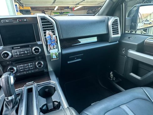 Used 2015 Ford F150 Platinum w/ Equipment Group 701A Luxury AWD/4WD image 11