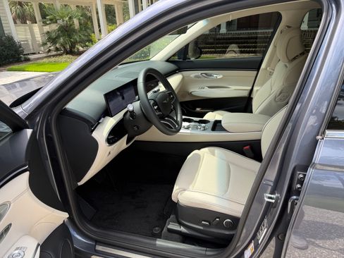 Used 2026 Genesis GV70 2.5T Advanced AWD/4WD image 4
