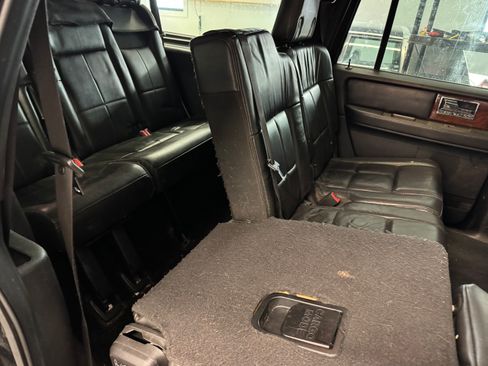 Used 2011 Lincoln Navigator L Sport Utility 4D image 13