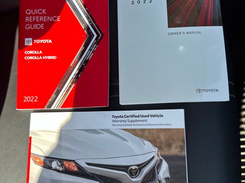 Used 2022 Toyota Corolla LE image 18
