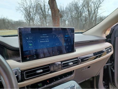 Used 2022 Lincoln Nautilus Reserve image 8