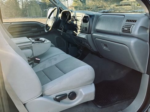 Used 2006 Ford F350 4x4 Regular Cab DRW Super Duty image 9