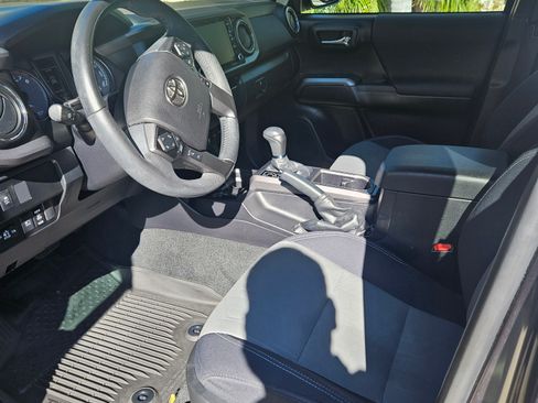 Used 2021 Toyota Tacoma TRD Sport w/ Technology Package image 10