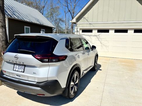 Used 2022 Nissan Rogue SL w/ SL Premium Package image 8