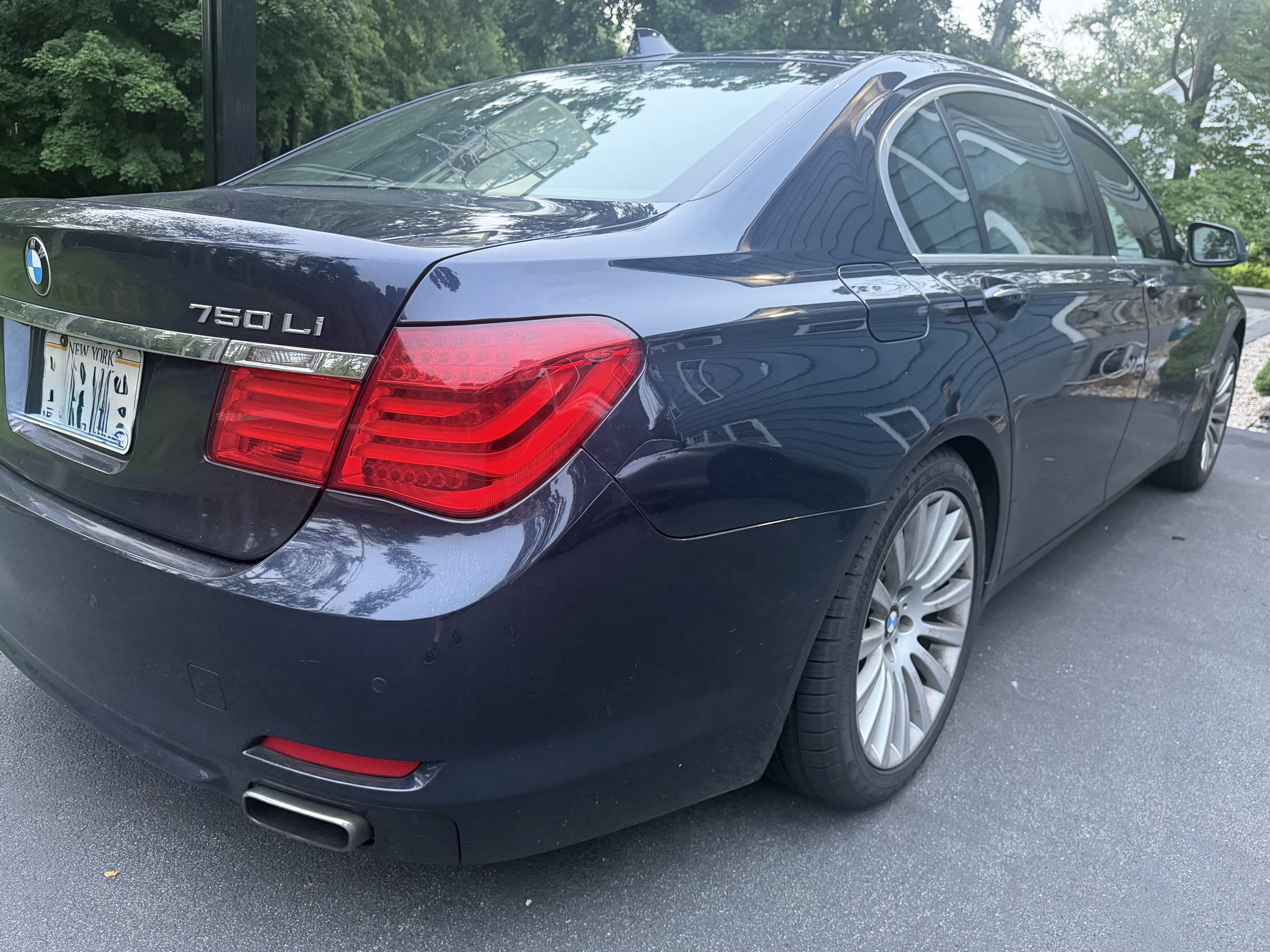 Used 2012 BMW 750Li xDrive AWD/4WD image 5