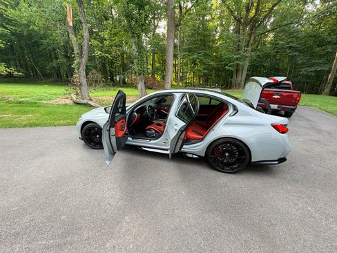 Used 2022 BMW M3 w/ M Carbon Exterior Package RWD image 2