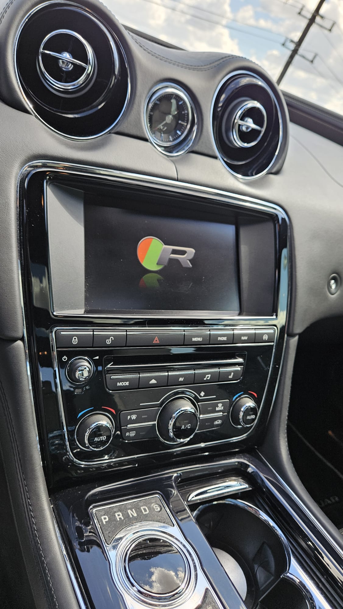 Used 2014 Jaguar XJ R RWD image 18