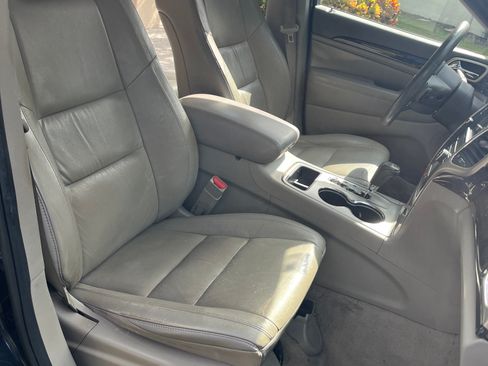Used 2012 Jeep Grand Cherokee Laredo RWD image 16