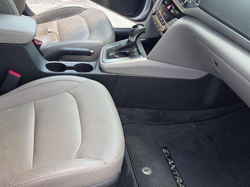Used 2017 Hyundai Elantra Limited FWD image 11
