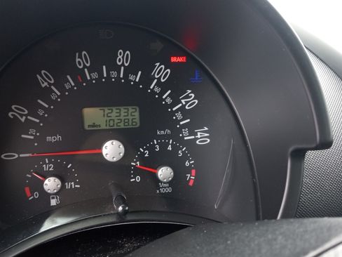 Used 1998 Volkswagen Beetle Coupe image 5