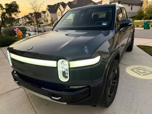 Used 2023 Rivian R1T Adventure image 2