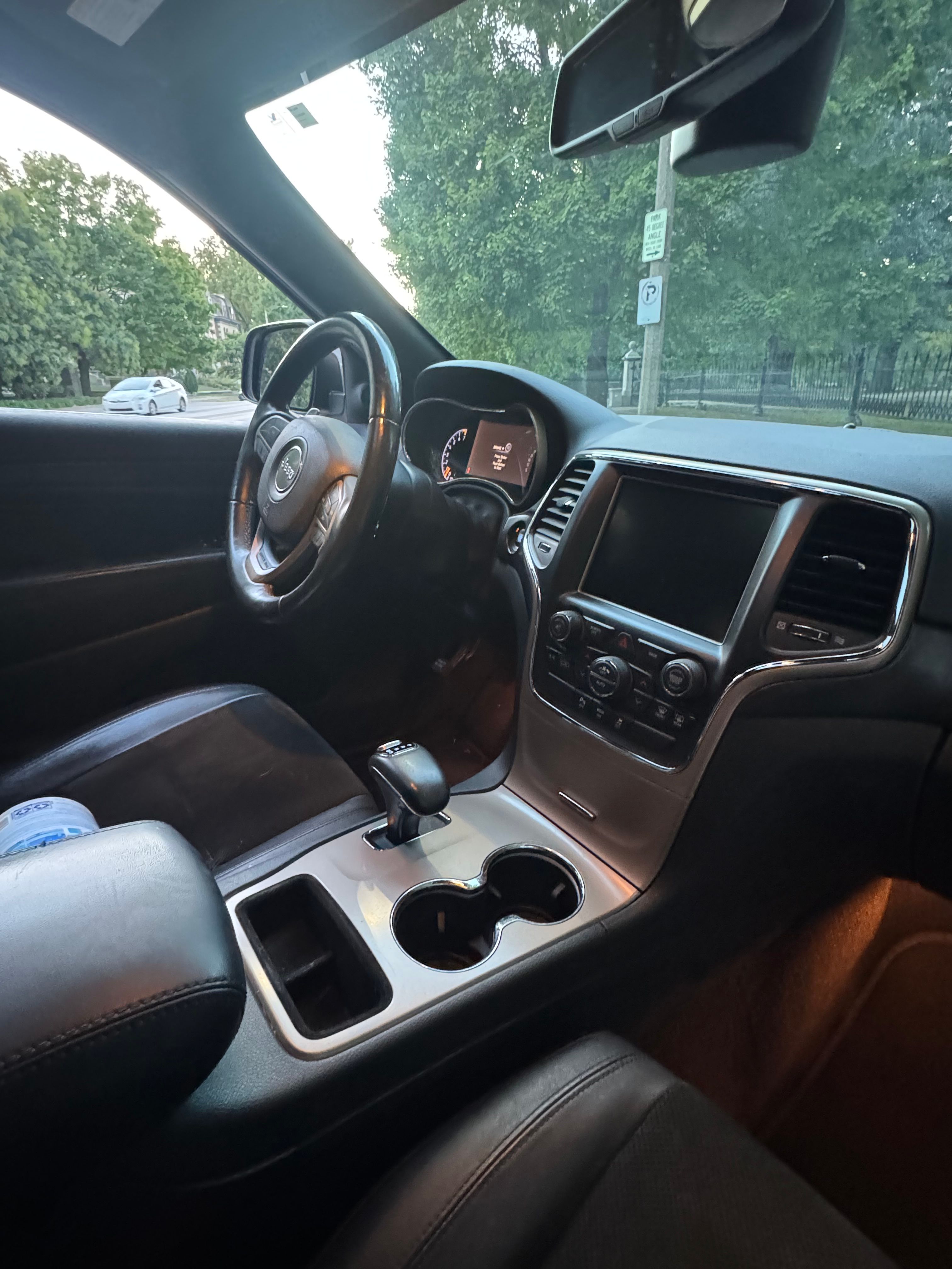 Used 2015 Jeep Grand Cherokee Altitude AWD/4WD image 4