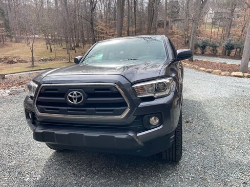 Used 2016 Toyota Tacoma SR5 w/ Towing Package image 1