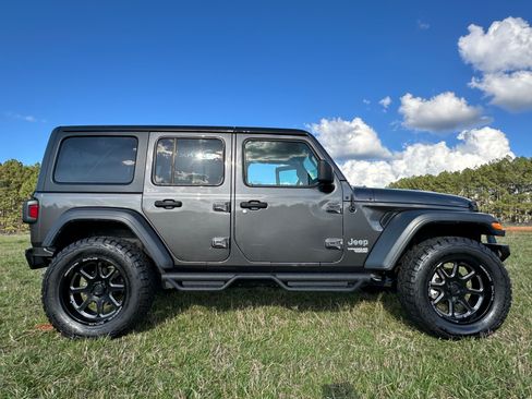 Used 2019 Jeep Wrangler Unlimited Sport S AWD/4WD image 2