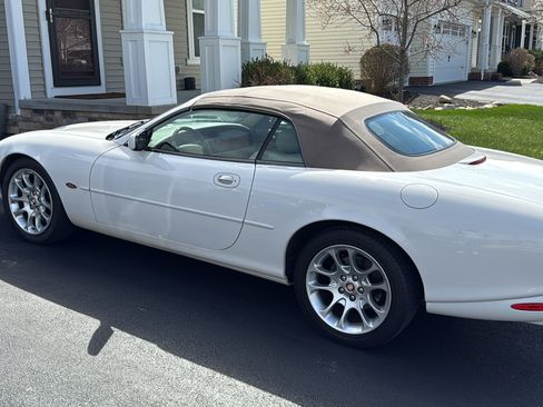 Used 2001 Jaguar XKR Convertible image 1