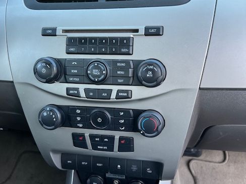 Used 2011 Ford Focus SEL image 10