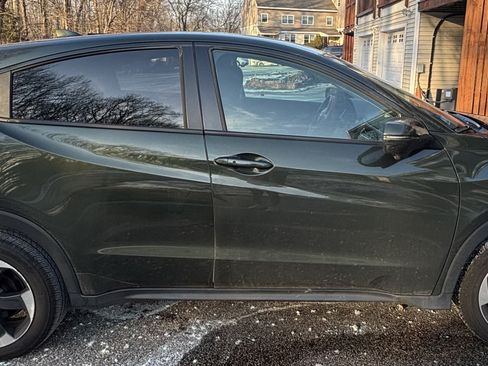 Used 2018 Honda HR-V EX image 12