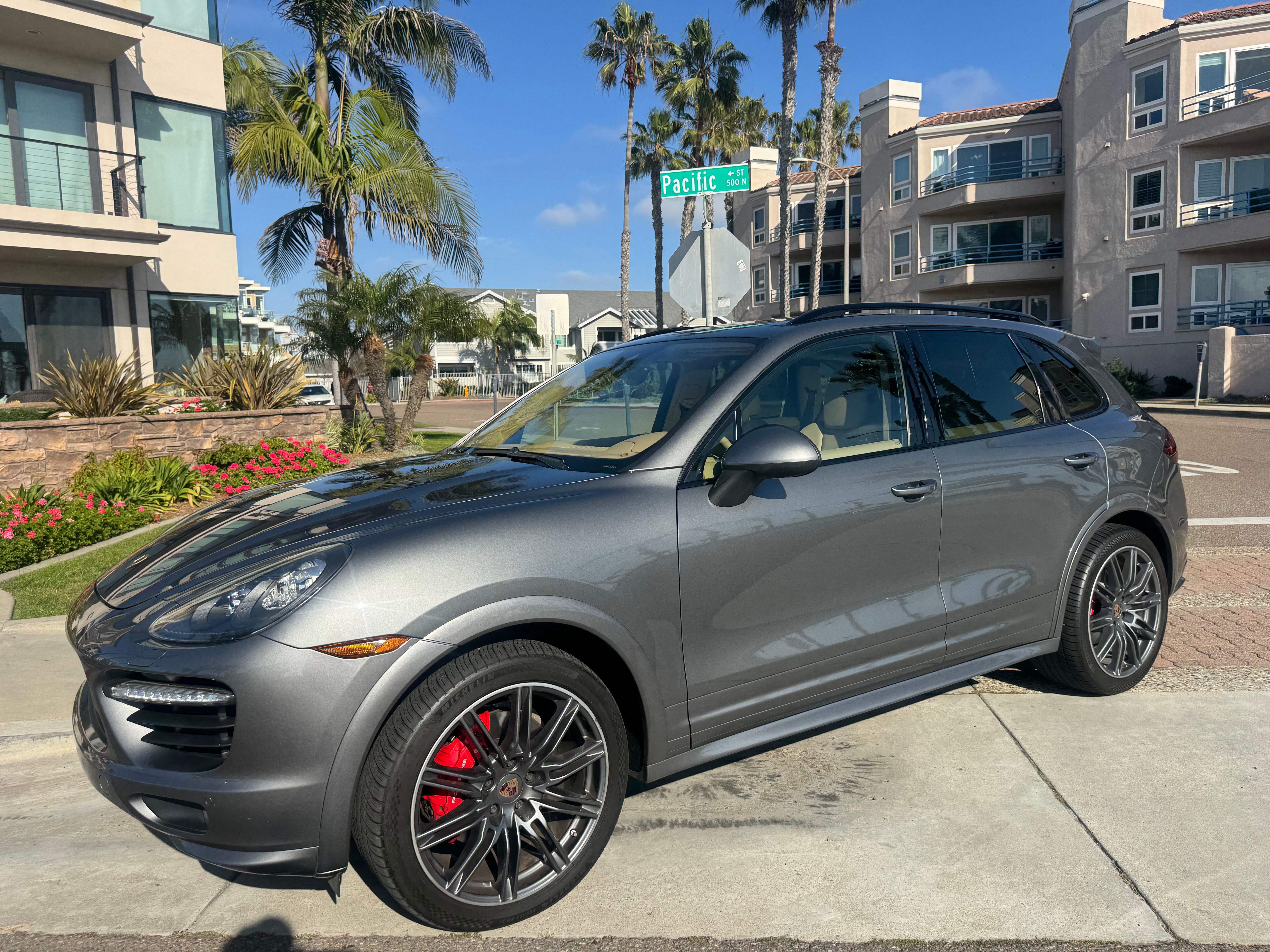 Used 2014 Porsche Cayenne GTS AWD/4WD image 12