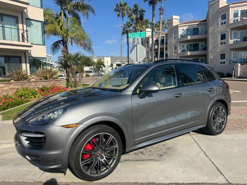 Used 2014 Porsche Cayenne GTS AWD/4WD image 11