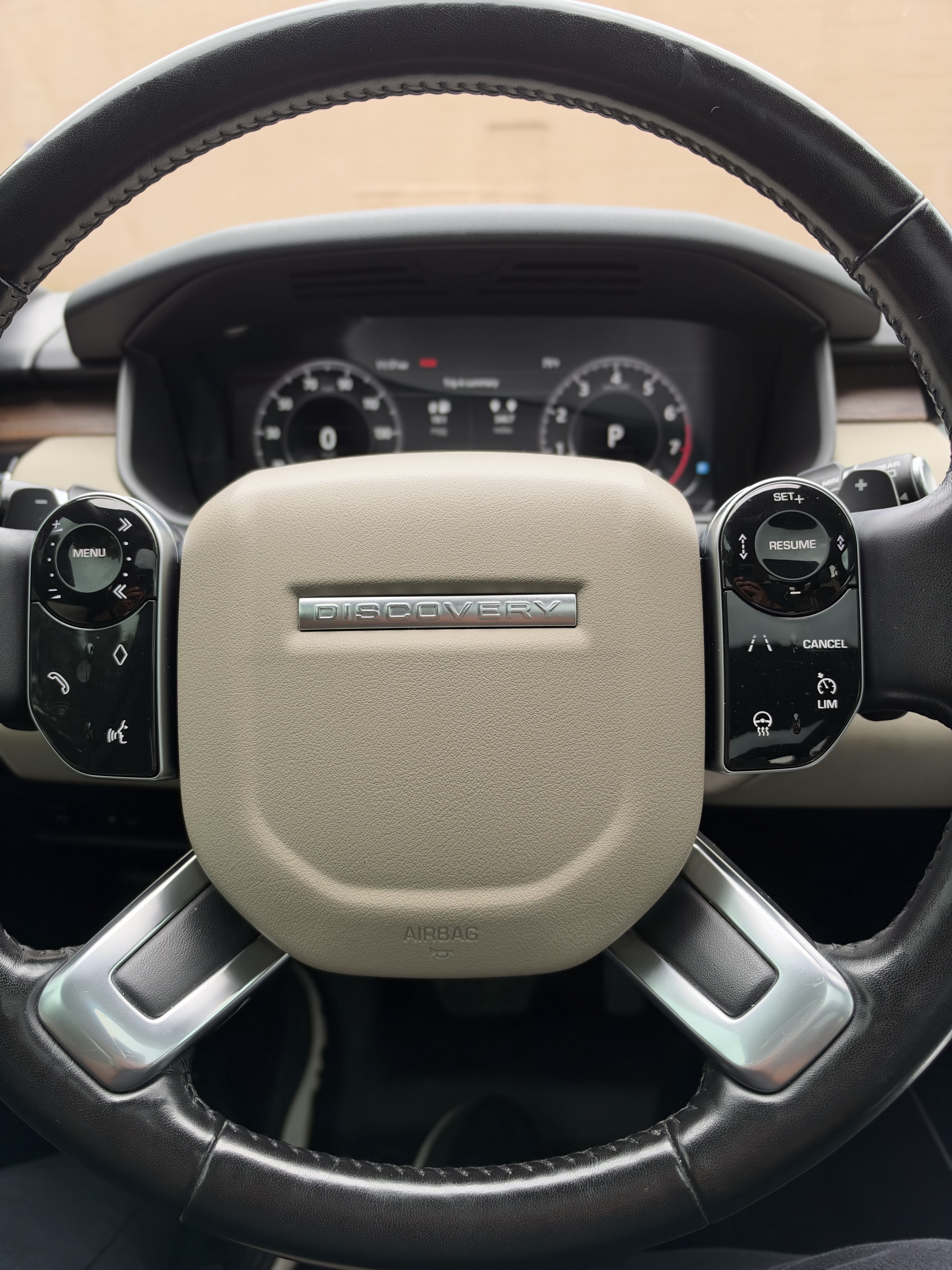 Used 2019 Land Rover Discovery HSE AWD/4WD image 11