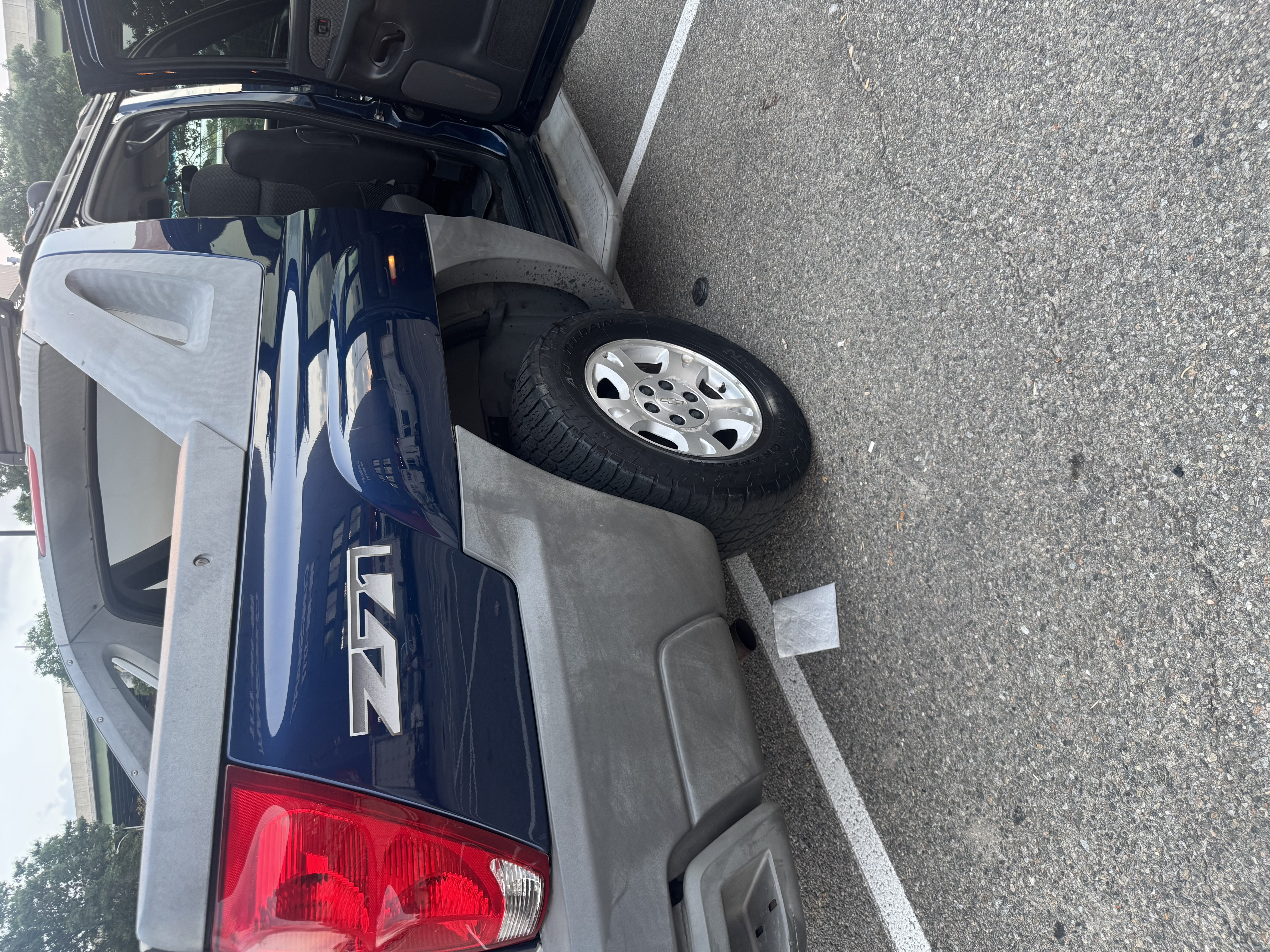 Used 2002 Chevrolet Avalanche 4x4 w/ Off-Road Suspension Pkg image 6