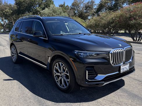Used 2022 BMW X7 xDrive40i w/ Premium Package AWD/4WD image 2