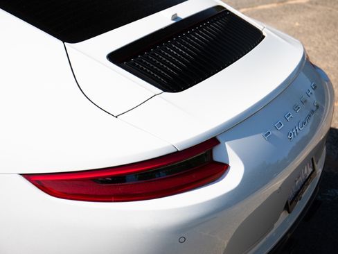 Used 2017 Porsche 911 Carrera S RWD image 10