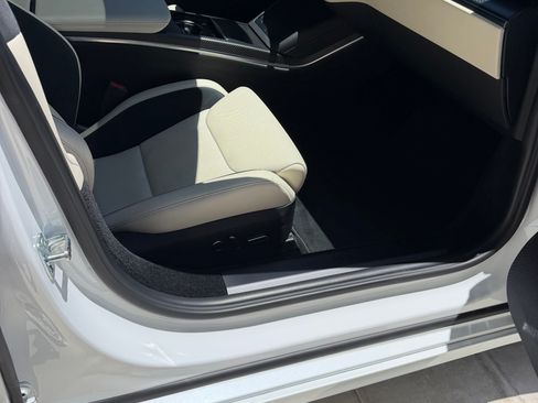 Used 2026 Tesla Model S Plaid AWD/4WD image 32