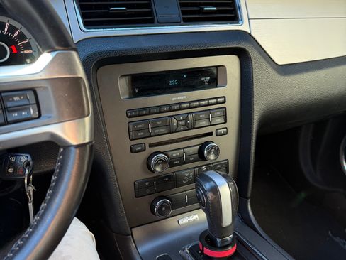 Used 2013 Ford Mustang Premium image 2