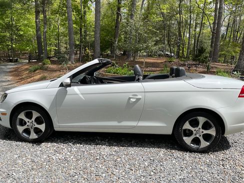 Used 2015 Volkswagen Eos Final Edition image 4