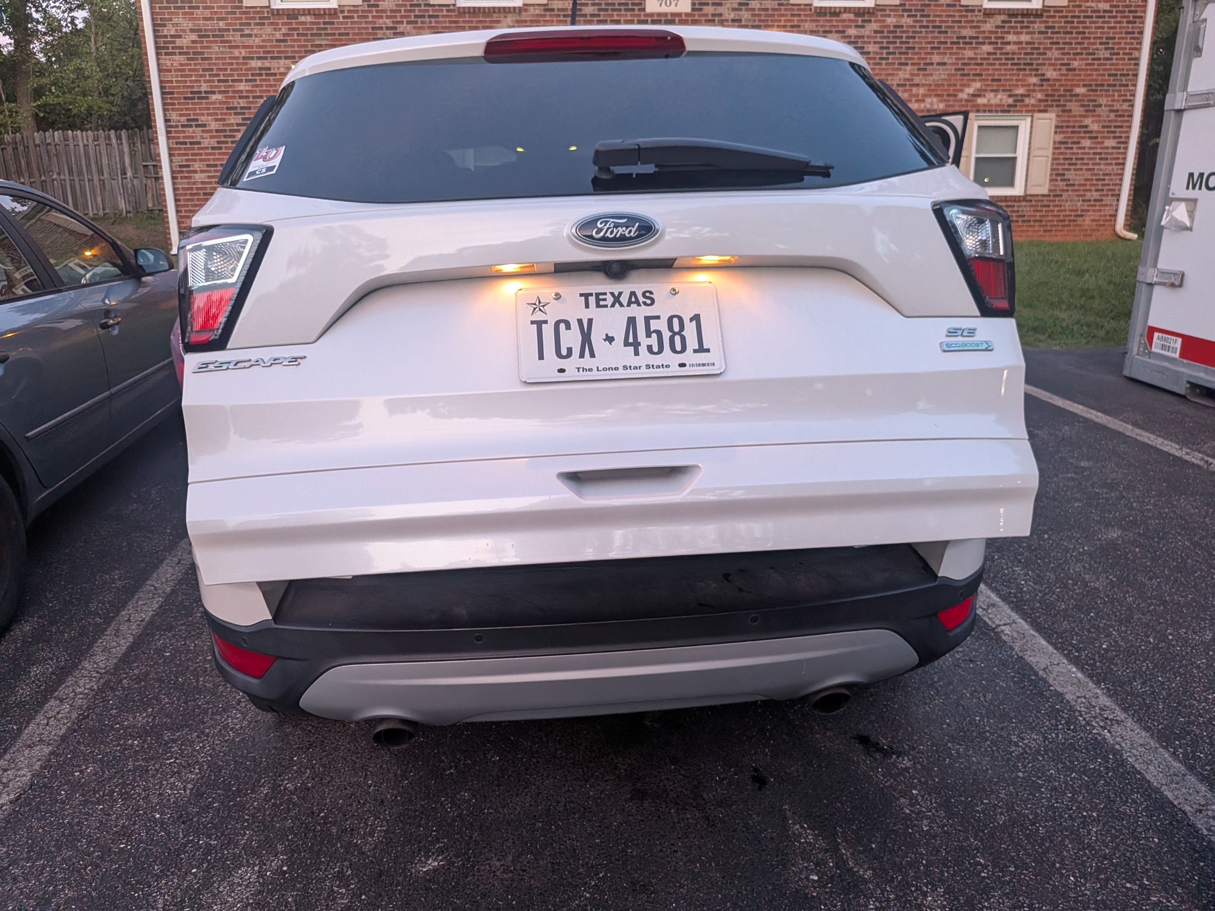 Used 2017 Ford Escape SE w/ SE Leather Comfort Package FWD image 9